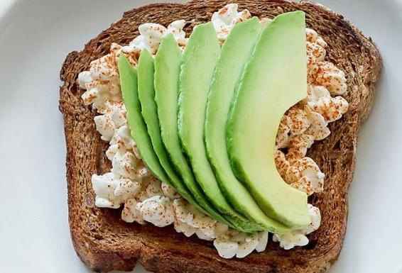 Tostadas integrales con palta